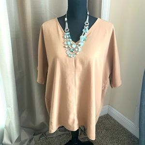 Neutral blouse with sleeves